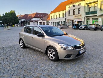 Kia ceed 1,6 benzín najeto 150000km - 2