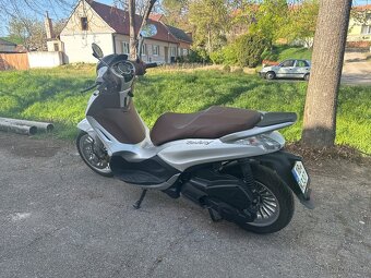 Piaggio Beverly 300i ABS - 2