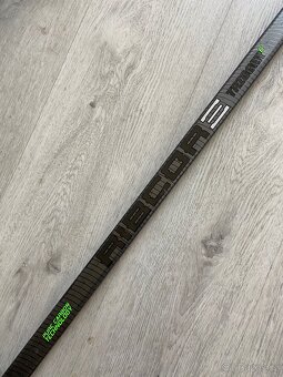 Hůl CCM Trigger 6 95flex levá ZÁRUKA extra dlouhá - 2