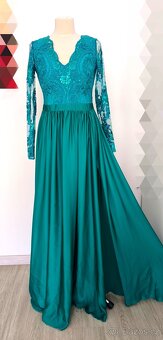 Smaragdově zelené šaty - 2