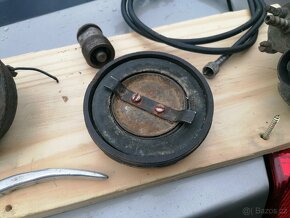 ČZ 125 C Originál víčko nádrže karburátor atd - 2