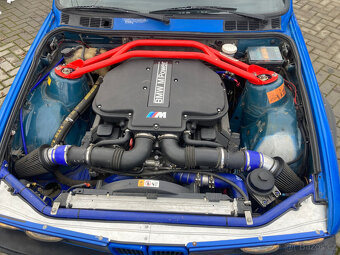 BMW E30 coupe s motorom S62B50 V8 - 2