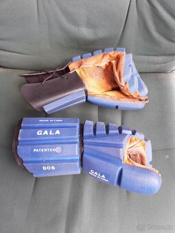 Retro hokejová výstroj - 2