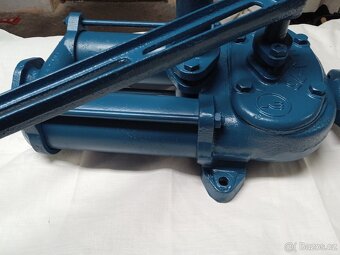 Ruční čerpadlo - 2