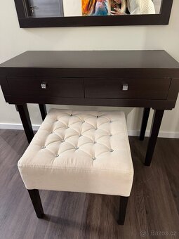 Stolek,zrcadlo,taburet - 2