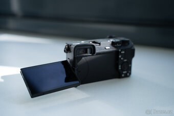 Sony Alpha 6700 - 2
