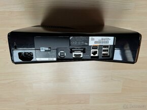 XBox 360 s HD 250 GB- vadný  pouze na díly - 2
