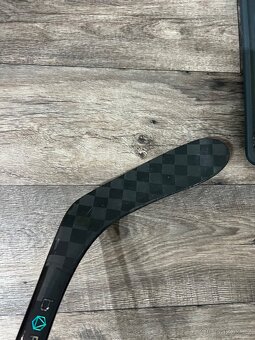 hokejka BAUER TWITCH 77 flex, P28 - Pravá - 2