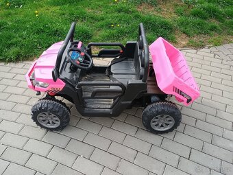 Auto na baterie dvou místně viz foto - 2