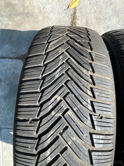 Dvě zimní pneu Michelin 215/60/16 - 2