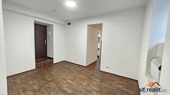 Pronájem suterénního ateliéru 1+1, 26m2, P9, obchody, služby - 2
