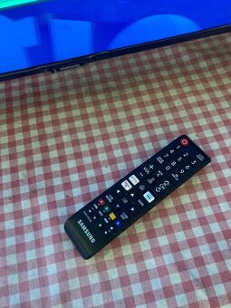 4K UHD LED Smart Televize Samsung UE65TU7172 - 163 cm - Wifi - 2