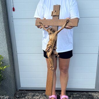 Velký starožitný dřevěný kříž vyřezávaný Ježíš 80 cm - 2