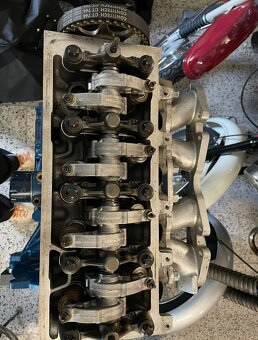 Závodní motor Peugeot 106 - 2