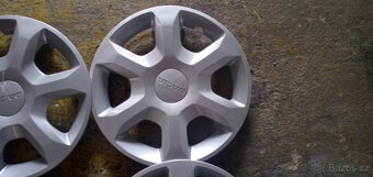 PRODÁM 4KS ORIGINÁLNÍ POKLICE DACIA R15 - 2