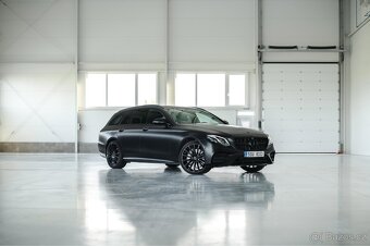 Mercedes Benz E350 CDI 190kw / AMG packet/ Airmatic/ DPH - 2