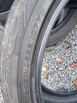 275/40 R22 Falken letní gumy - 2