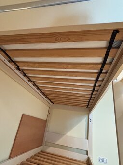 Sadu nábytku do dětského pokoje s patrovou postelí. - 2