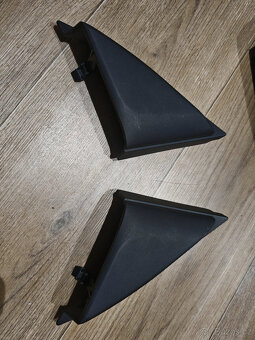 Zbytky věci z Mazdy RX8 - 2