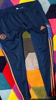 ADIDAS -MANCHESTER SPORTOVNÍ-FOTBAL  PÁNSKÉ PROFI TEPLÁKY XL - 2