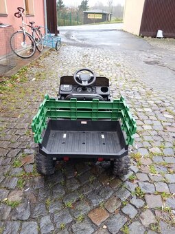Elektrické dětské autíčko. - 2
