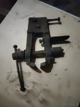 Větší kovářský svěrák - 2