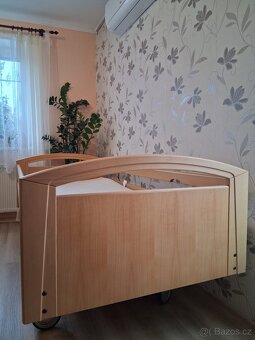 Polohovací zdravotní postel - 2