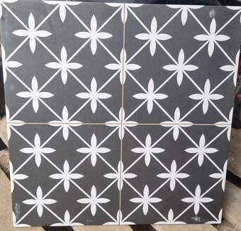 Dlažba, replika historické dlažby. - 2