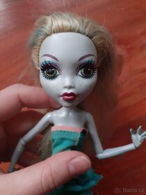 Monster High Lagoona schools out - 2