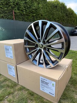 NOVÁ originál kola Škoda TRINITY 18” Karoq, 5x112 - 2