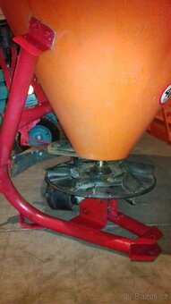 Prodám rozmetadlo za malotraktor - 2