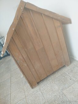 Dřevěná bouda pro středního až většího psa - 2