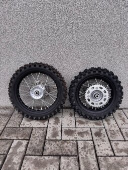 Prodám komplet sadu originálních kol na KTM SX 50 - 2