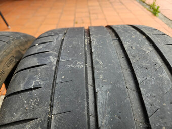 275/30 R20 - 2