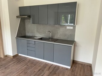 Vzorková kuchyňská linka - sestava bezúchytková Aspen - 2