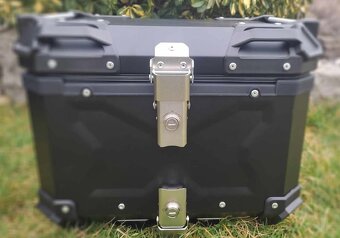 Hliníkový kufr na motorku (top case).Objem 45 litrů. Nový - 2