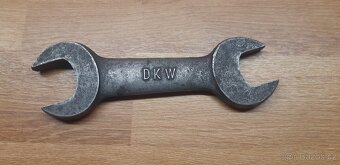 Spoustu starožitností i z války na prodej - 2