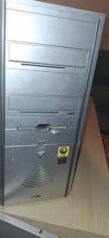 Počítačová skříň - 2