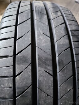 215/45 R16 90V Kumho letní bez disků - 2