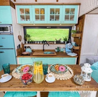 Kompletně zařízený tiny house s terasou v Boho stylu, 22 m2 - 2