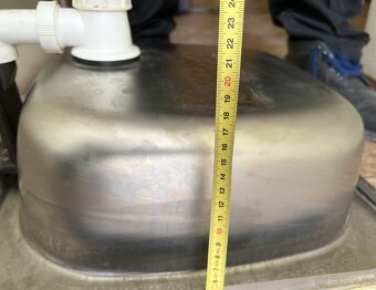 Nerezový kuchyňský dřez s baterií - 2