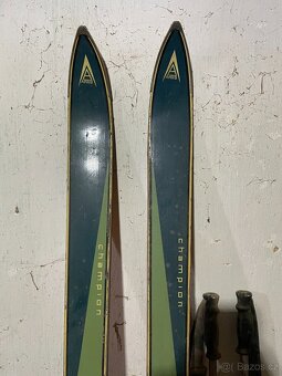Prodám troje historické lyže - 2