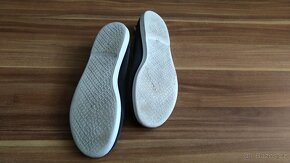 Černé cvičky s bílou podrážkou, vel. 37 - 2