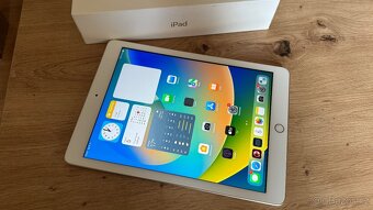 Apple iPad 7 32GB, příslušenství, 2600Kč - 2