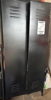 Plechová šatní skříň - 2