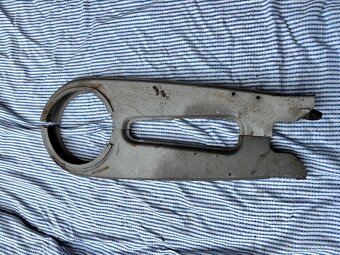 Kryt řetězu Jawa panelka. - 2