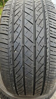 235/40R19 - 2