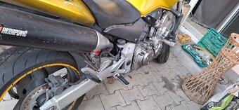 Honda Hornet 900 - 2
