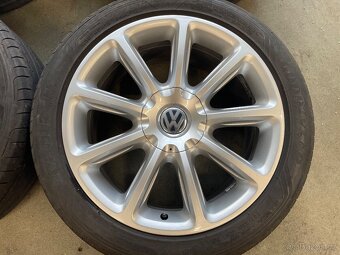 VW Passat B8 235/45/18 - 2