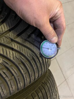 Pneu 235/45/18 - 2